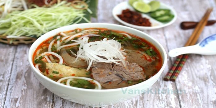 Muốn bán bún bò Huế thì phải đến Huế xin phép?